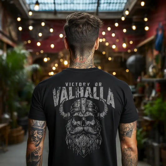 Victory of Valhalla Wikinger T-Shirt am Model, Rückenansicht, KI-generiert